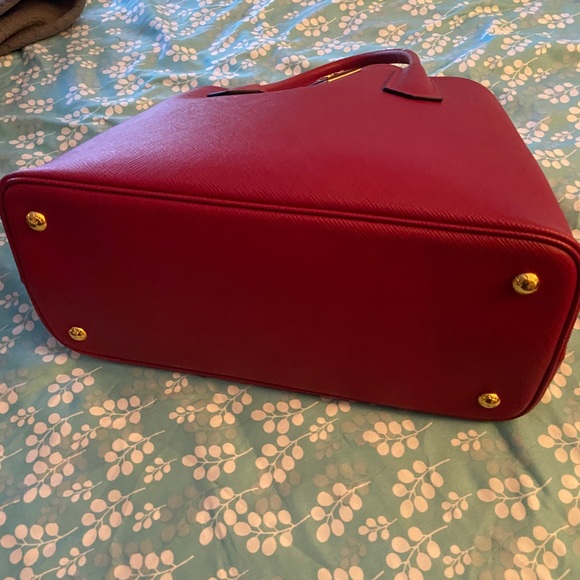 Prada tote - Picture 3 of 5